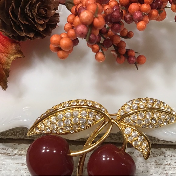 Joan Rivers Brooch - Picture 2 of 5